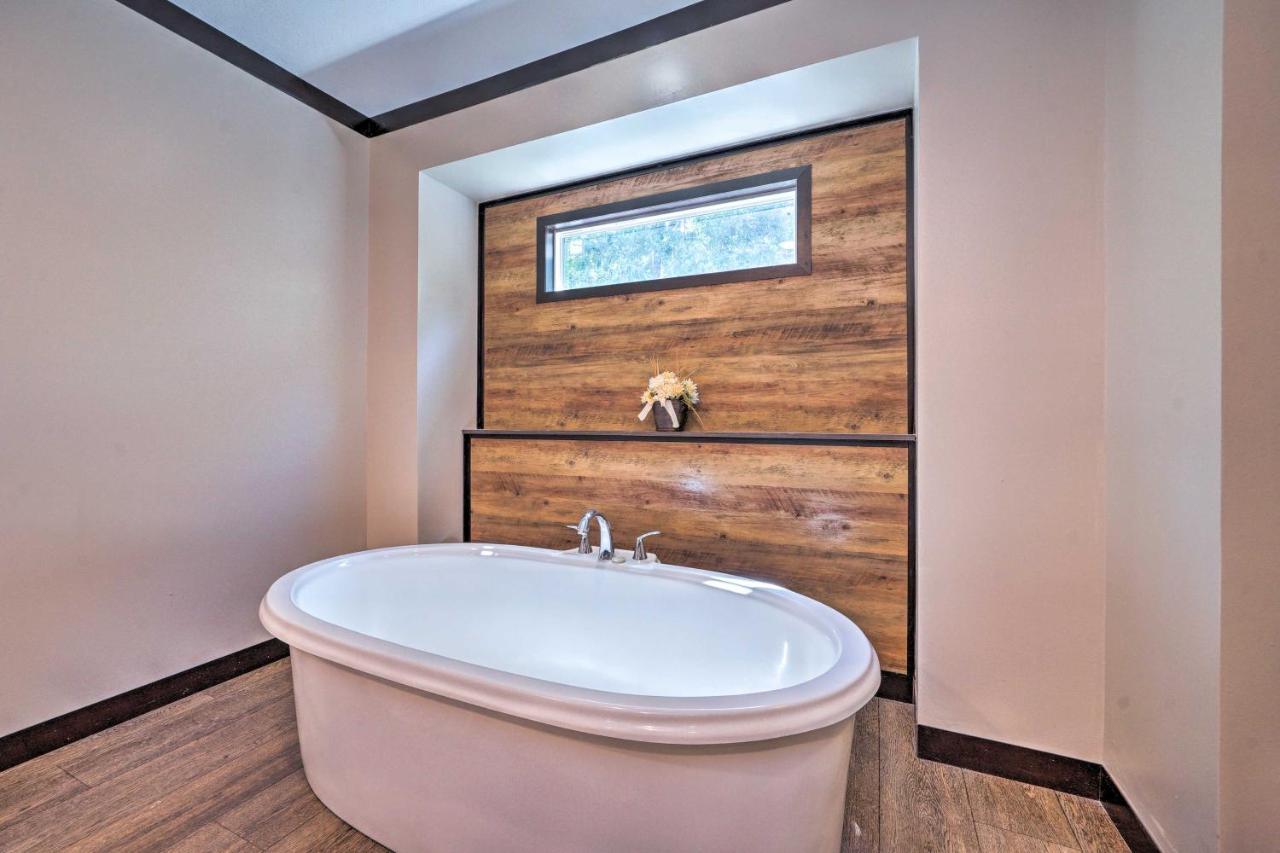 Pet-Friendly Home With Pool In Broken Bow! ภายนอก รูปภาพ